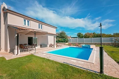 Ferienhaus in Tinjan mit Schwimmbecken
