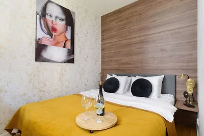 Warschauer Wohnung mit ruhiger Loggia