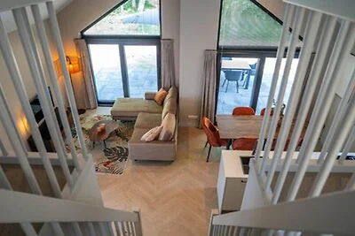 Luxuriöse Ökovilla mit Waldblick für 6...