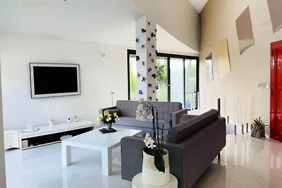 Architektenvilla mit Pool mit Meerblick