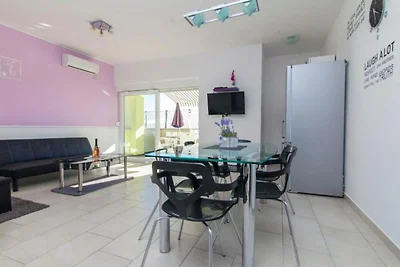 Villa Ava - Five Bedroom Villa with Swimming...