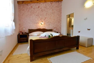 Authentic Istrian Rooms for Unforgettable Sta...