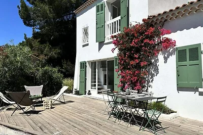 Villa auf dem Hügel Costebelle in der Nähe de...