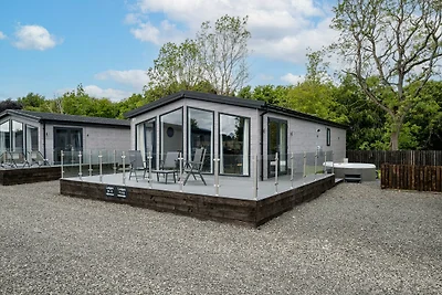 PADDOCK LODGE| DELUXE 2 BED CHALET