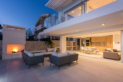 Villa di lusso con giardino privato a Kožino