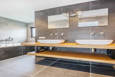 Soggiorno in lodge moderno con vista sullo...