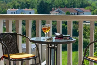 Omheinde tuin met panoramisch uitzicht