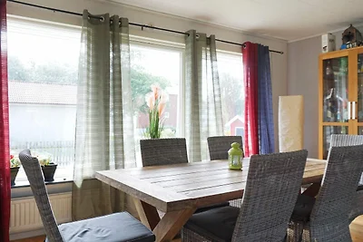 4 Sterne Ferienhaus in TANUMSHEDE