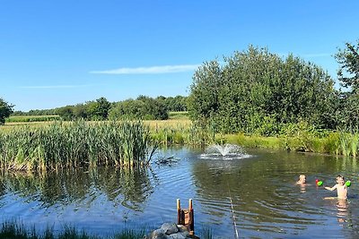 Unieke Drentse plaggenhut met terras in...