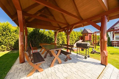 Ferienhäuser mit Terrassen, Spielplatz