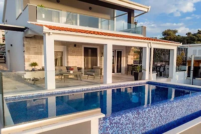 Villa in Ražanj met zwembad