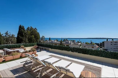 Penthouse mit Meerblick und klimatisiertem Po...