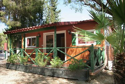 Chalet mit Klimaanlage in schönem Park