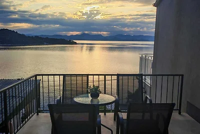 Green House - Two-Bedroom Apartment with Terr...