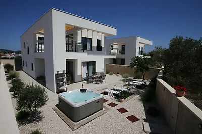 Rifugio sull'isola di Jezera nel mare...