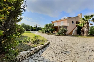 Villa con piscina per 10 ospiti
