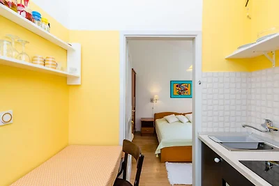 Nika Family Apartments - Basic Studio Apartme...