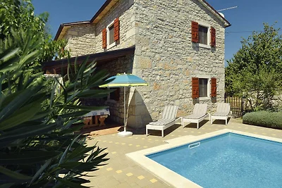 Villa in Cehici mit Pool und Terrasse