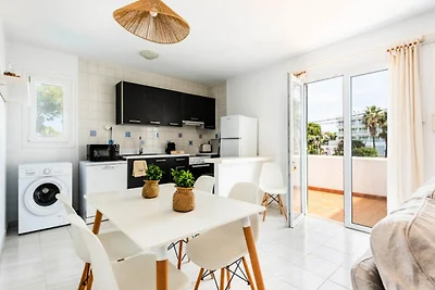 Wohnung in Fona in der Nähe des Sandstrandes