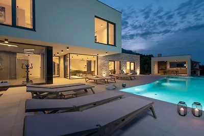 Villa in Ravni mit Schwimmbecken