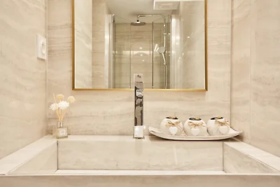 Neue Wohnung im Herzen von Paris für 4...