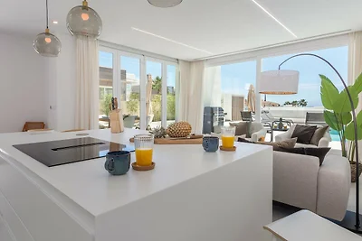 Modern Villa with Private Pool & Rooftop...