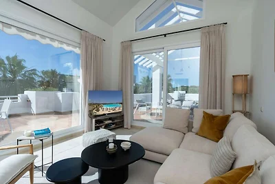 Exclusive 3-bed Penthouse Alcazaba Lagoon...