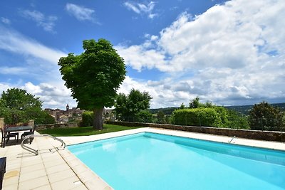 Spacieuse demeure avec piscine à Belvès