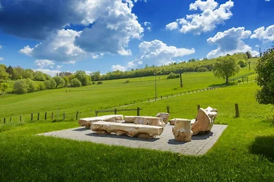 Q-Stall, Apartment 05