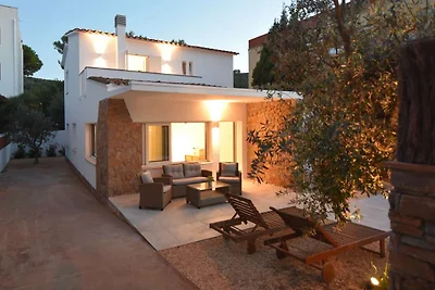 Villa for 4 persons in Costa Brava