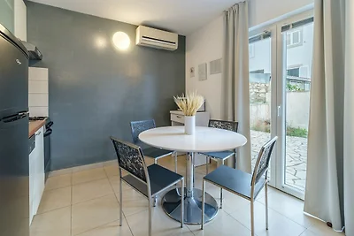 Apartments Tomy - Studio Apartment with...