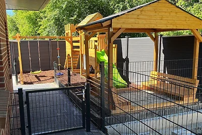 Casa de vacaciones en Pewsum con piscina.
