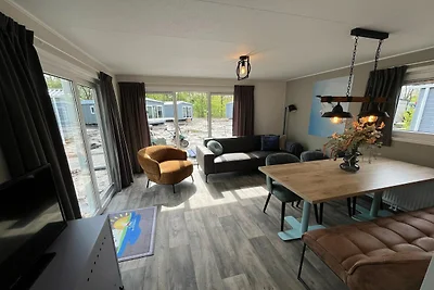 Chalet in Friesland con Area Giochi