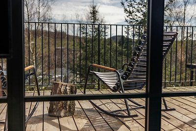 Schöne Lodge mit Blick auf ein Naturresort