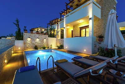 Villa auf Kreta mit Pool und Bergblick