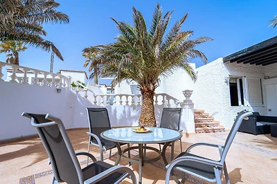 Attraente casa vacanze con piscina all'aperto