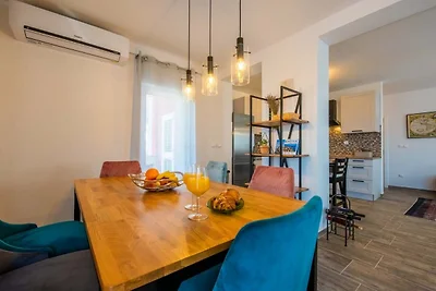 Charming and Tranquil Kastel Gomilica Apartme...