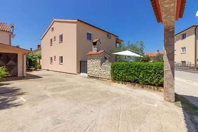 Ferienhaus in Peroj mit privatem Pool
