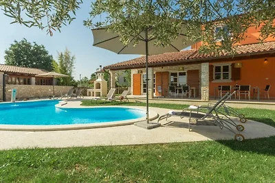 Villa in Kastelir with Swimming Pool