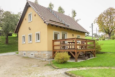Modernes Ferienhaus mit Garten in Lohsdorf