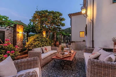 Villa bei Lucca mit Gartenblick