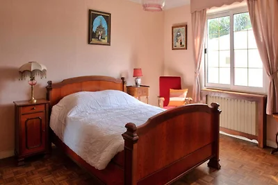 Haus in Plomeur mit Pool und Garten