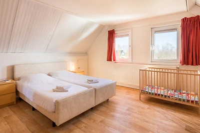 Freistehende Villa mit Waschmaschine, um ein ...