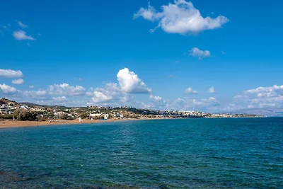 Modernes Ferienhaus in Stalos mit Balkon