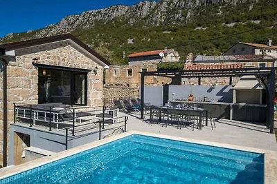 Villa in Bribir mit Schwimmbecken