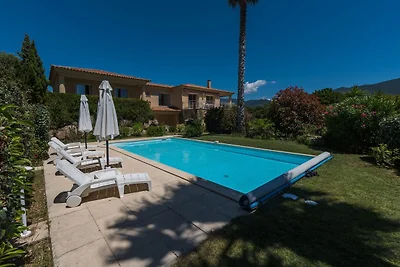 Villa moderna con piscina privata