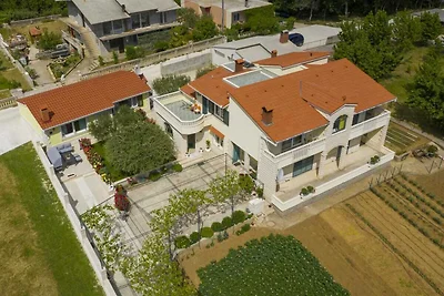 Ruhige Landvilla in Naklice