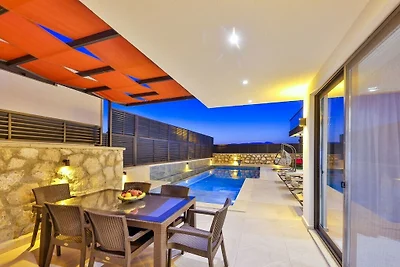 Villa in Kalkan mit Schwimmbecken