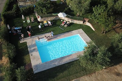 Komfortables Ferienhaus in Pistoia mit Pool