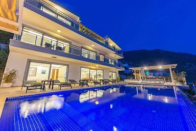 Villa in Kalkan mit Swimmingpool
